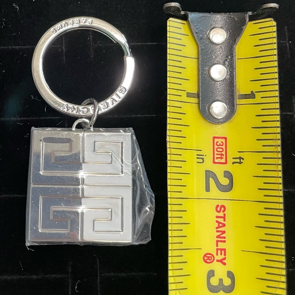 Givenchy keychain - Picture 4 of 5